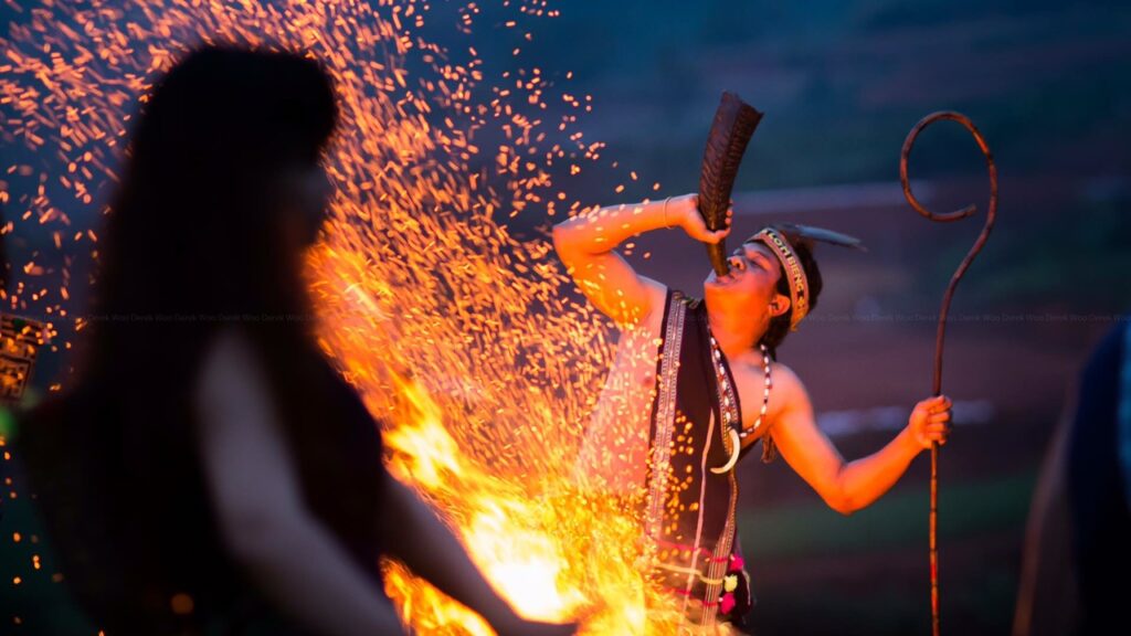 Già làng khai lửa tại lễ hội cồng chiêng Langbian trong TOUR GIAO LƯU CỒNG CHIÊNG ĐÀ LẠT 2023