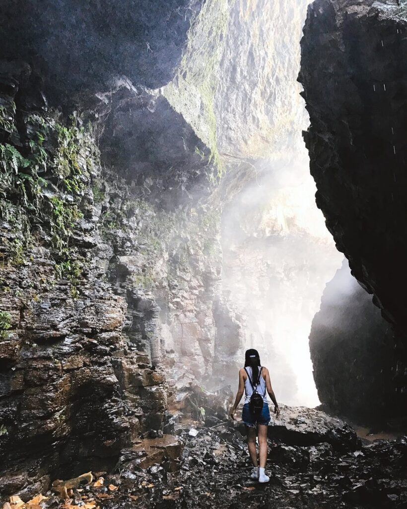 Hang gió thác voi Đà Lạt trong tour khám phá 3 thác