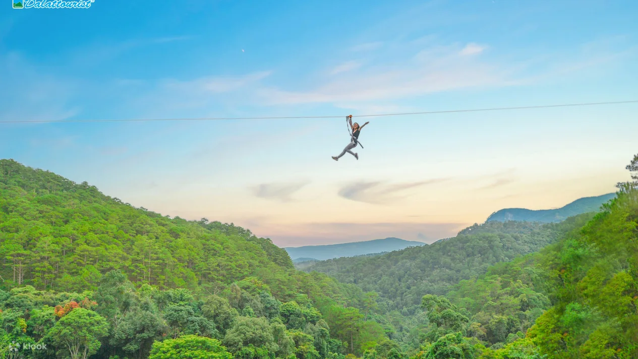 Đu dây Zipline