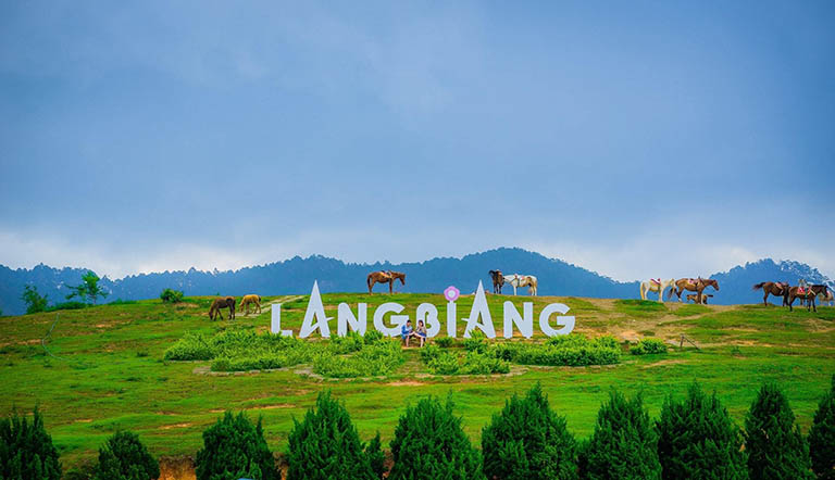 núi Langbiang